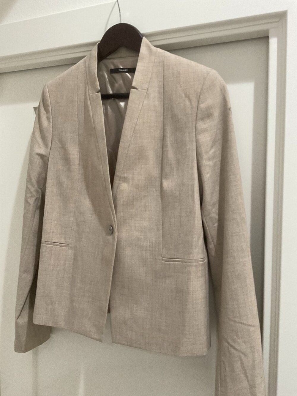Tahari beige blazer Size 8